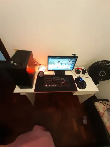 MESA GAMER EM ÓTIMO ESTADO!!
