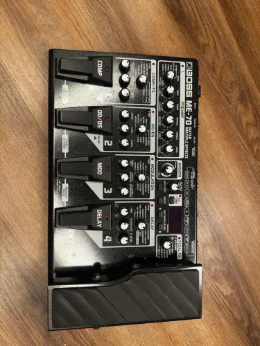 Pedaleira BOSS ME-70