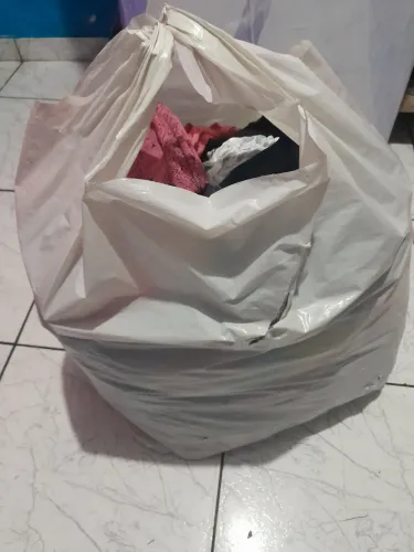 Roupas feminina variadas novas alguma s sacola grande