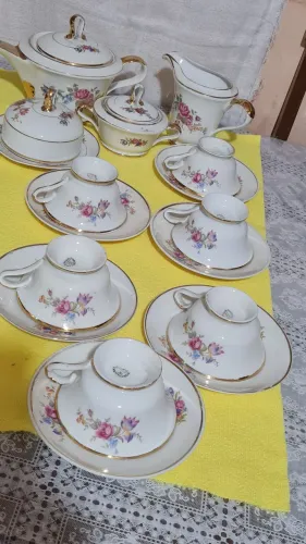 Jogo de chá porcelana real .