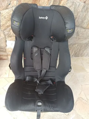 Cadeira infantil Safety com isofix em ótimo estado