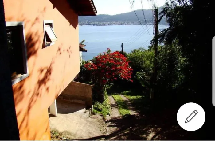 Casa de dois quartos na Praia Mole