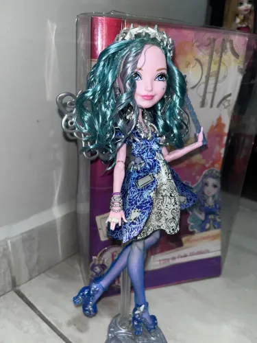 Boneca ever after high farrah