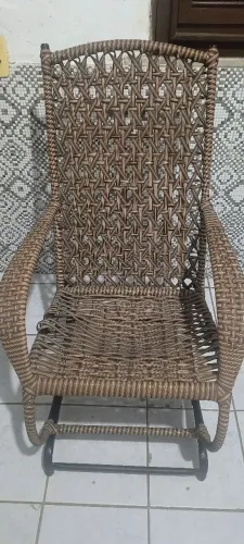 VENDO CADEIRA DE BALANÇO DE PALHA PARA CONCERTO