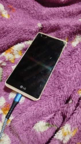 Telefone usado com display queimado