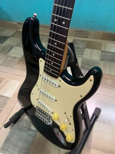 Guitarra Squier Straticaster by Fender