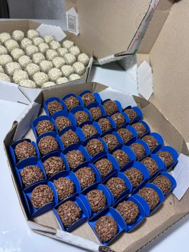 CENTO DE BRIGADEIROS