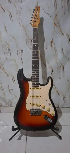Belíssima guitarra condor !!