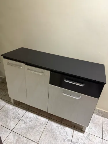 Armário BRANCO E PRETO - SEMI NOVO POUCAS MARCAS DE USO