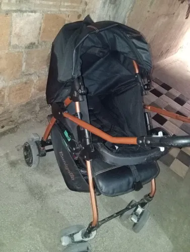 Vendo carinho marca Burigotto ele tá perfeito estou vendendo pois não uso mais $380