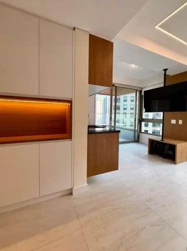 Studio para locação na Jeronimo da Veiga 155 itaim