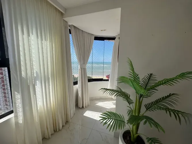 Lindo apartamento reformado com vista para o mar em Candeias!