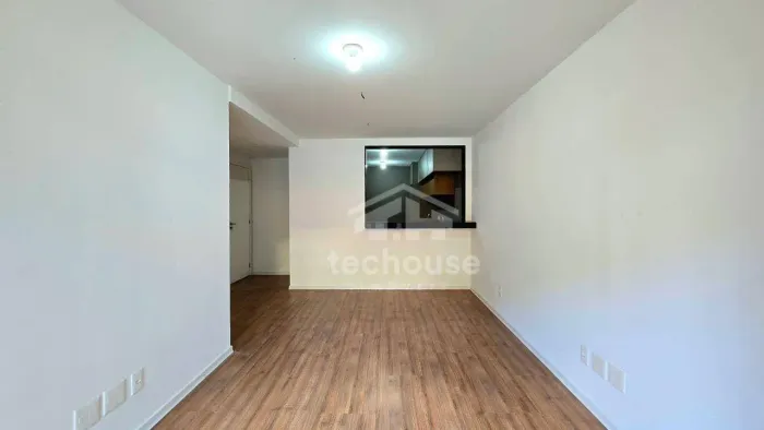 Apartamento à Venda em Agriões, Teresópolis: 2 Quartos (1 Suíte) e Varanda  Edifício Const