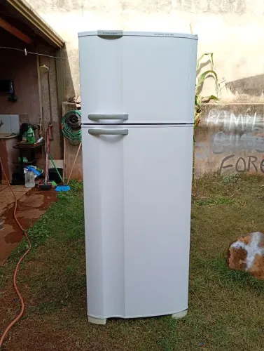 Vendo geladeira Electrolux 490 litros