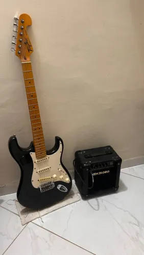Guitarra Tagima 530 com amplificador Meteoro