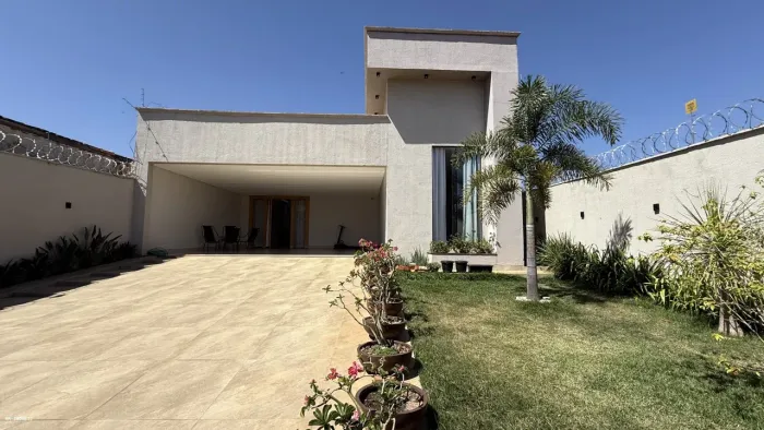 Casa para Venda em Goiânia, Goiá, 3 dormitórios, 1 suíte, 3 banheiros, 5 vagas