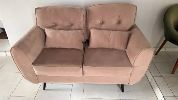 Sofá de dois lugares