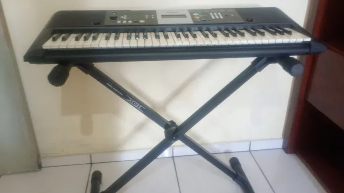 TECLADO YAMAHA PSR E223