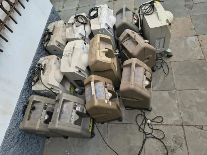 Vendo doze concetradores de oxigenio uzados, no estado em que se encontram..