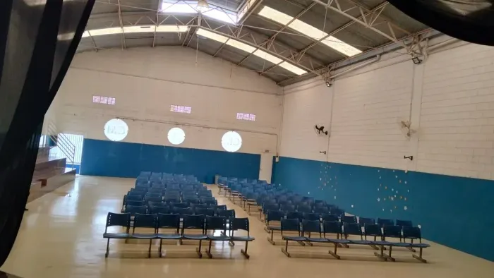 O´timo Galpão alto ,330 m² vão livre perfil Teatro cimena-