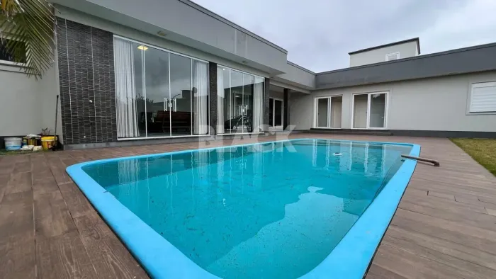 Casa a venda na Bellatorres - SC com piscina e 4 dormitórios