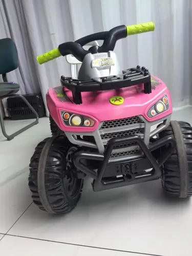 Vendo quadriciclo infantil, ele é bem grande