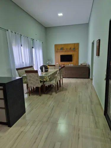 Casa à venda em Salto, Jardim Buru, com 3 quartos, com 177 m²