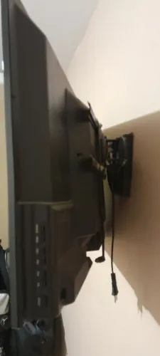 Vendo TV 32 Polegadas com suporte de parede (Não é Smart).