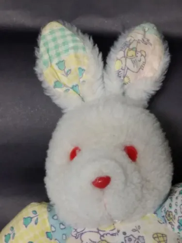 Coelhinho brinquedo de pelúcia