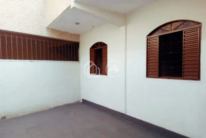 Casa residencial à venda em Belo Horizonte (Vista Alegre) | 2 quartos, 2 salas e 1 vaga