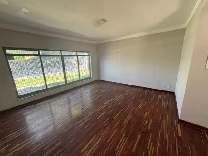 Casa Térrea no Jd. Esplanada - 6 quartos (3 suítes) - Venda ou Locação