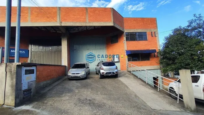 PAVILHÃO NO ESPLANADA COM 244m²