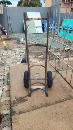 Carrinho para 4 Botijão de gás 13kg