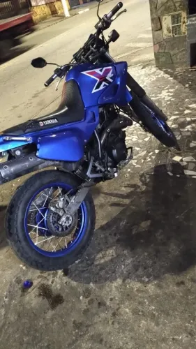 Vendo XT motor 600 cilindradas ano da moto 2000