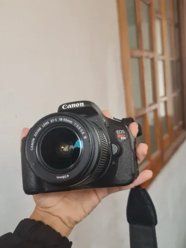 Canon T3i + Lente Canon 18-55mm 