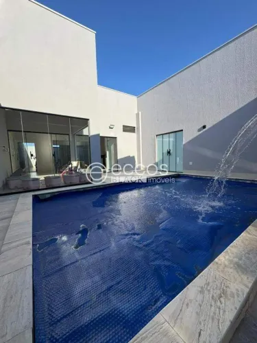 Casa à venda, 3 quartos, 1 suíte, 1 vaga, Residencial Lago Azul - Uberlândia/MG
