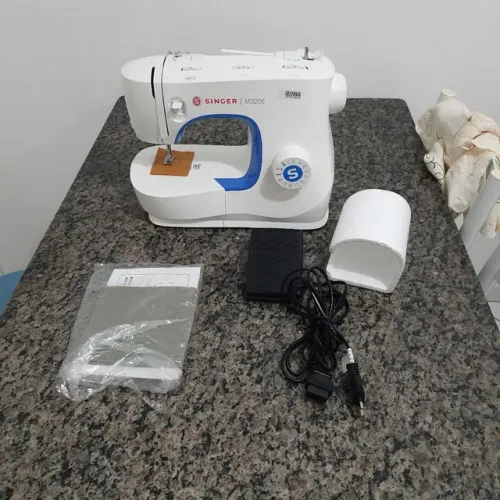 Maquina costura singer M3205 e manequim para alta costura 