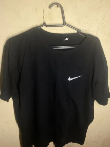 Camisa original da Nike que brilha com o flash