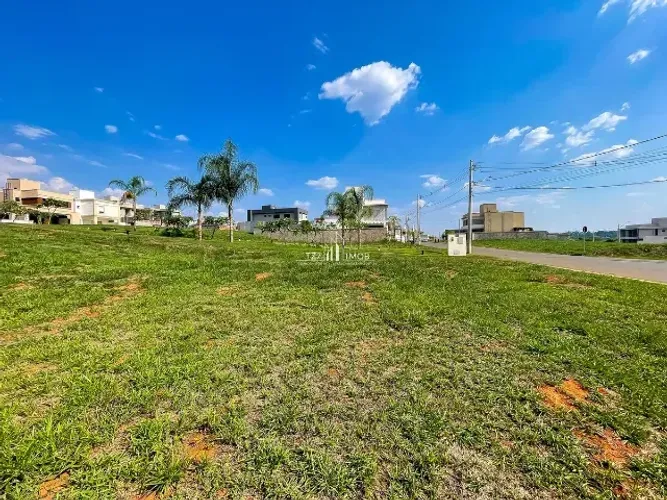 Lote excelente, próximo ao lazer do condomínio, várias casas na vizinhança já construída.