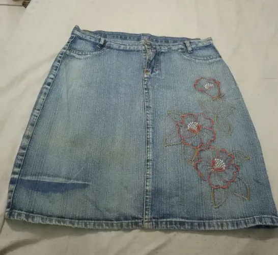 SAIA JEANS STONADA BORDADA