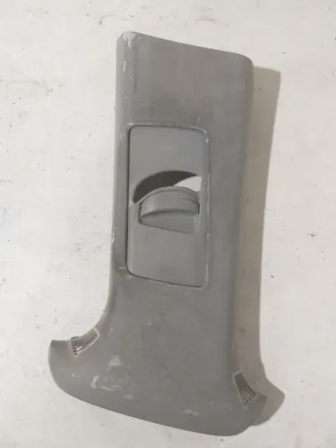 Moldura acabamento coluna esquerdo Audi A3 2005