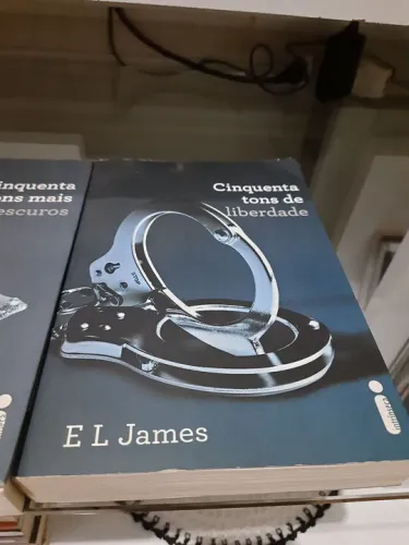 Cinquenta Tons de Liberdade - E.L. James (Livro)