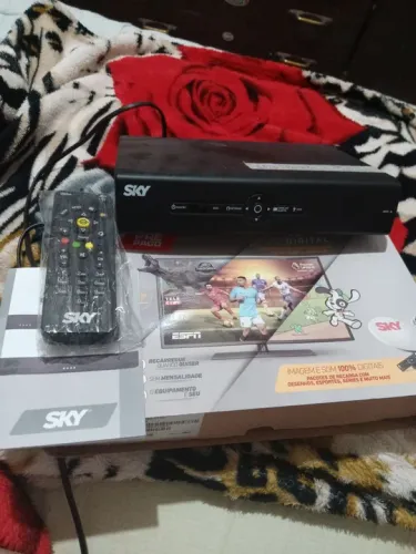 Kit SKY HD com Receptor e Controle Remoto