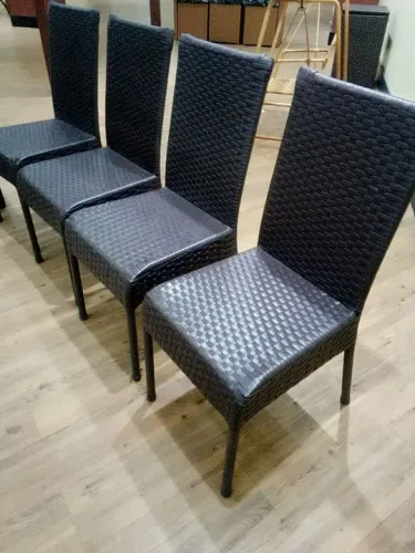 Cadeiras de fibra sintética