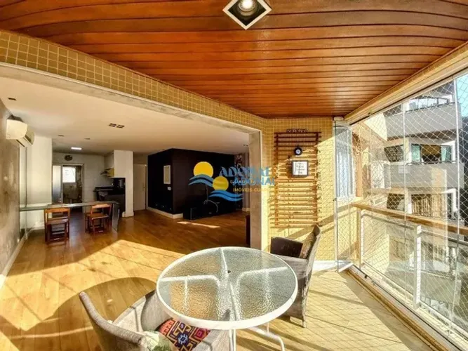 Apartamento próximo à praia com sacada Pitangueiras Guarujá