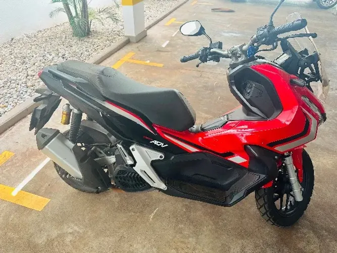 Vendo moto Honda Adv 150 