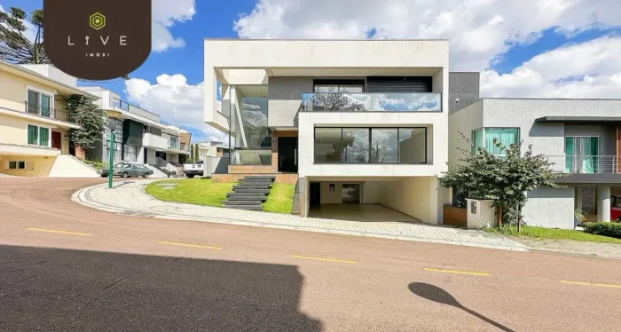 Casa alto padrão, nova no Condomínio Residencial Villaggio Valle Del Sole, com 04 suítes, 