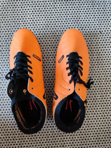 Chuteira Nike 40 ( nova)