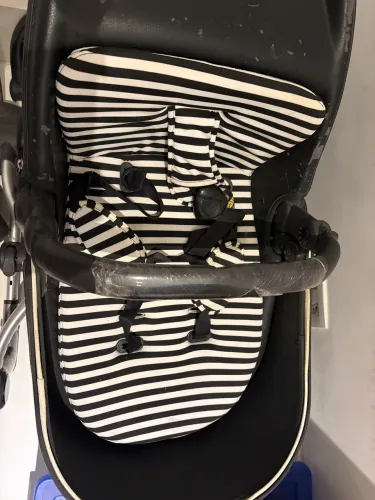 Carrinho de bebê mima