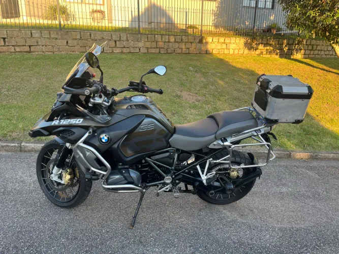 Gs 1250 adv 2020 possui kit baixo 
